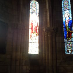Vieille Église Saint-Vincent - Un des superbes vitraux de l'église Saint Vincent
