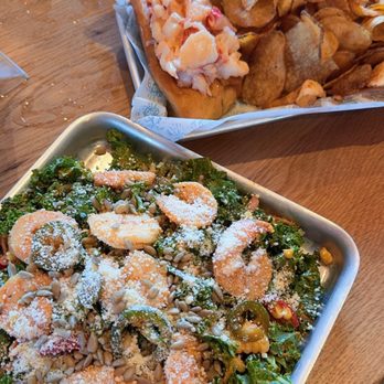 4 Hands Peacemaker - Lobster roll and shrimp salad - Breweries Near Me - Kirkwood, Missouri