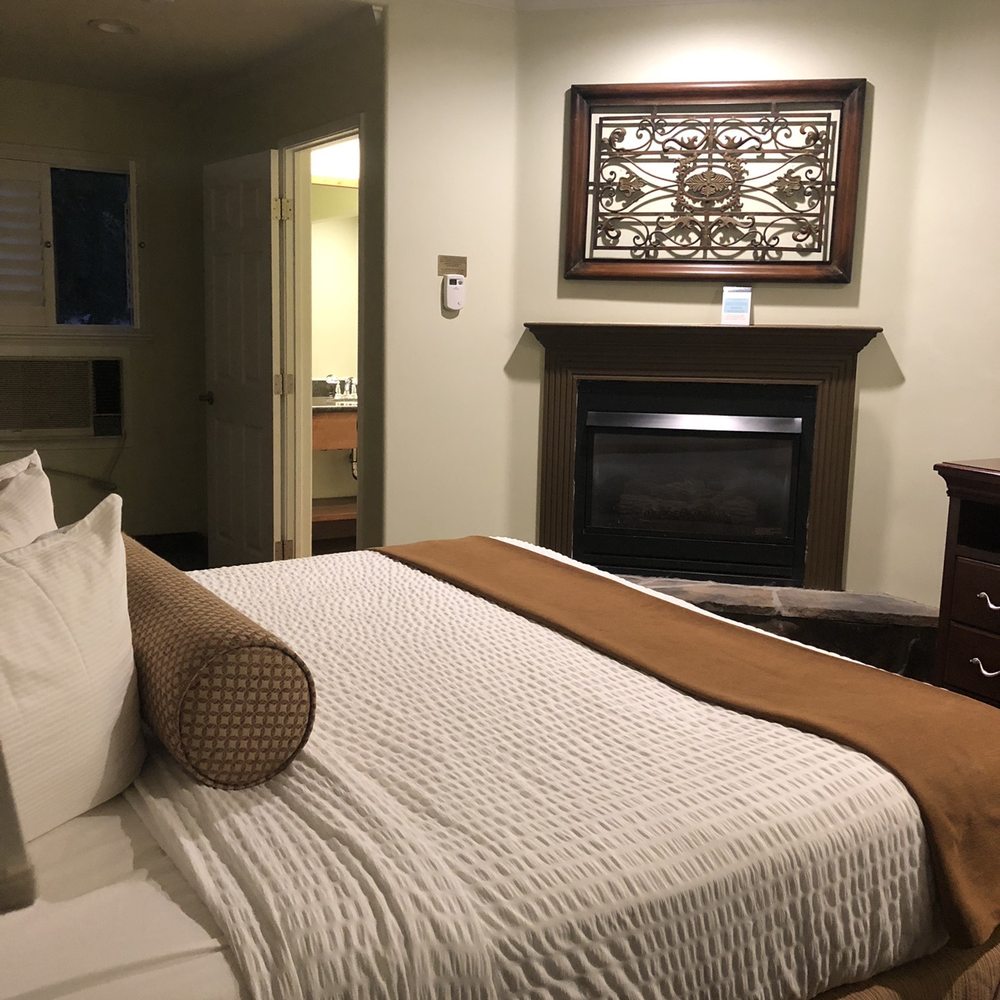 Paso Robles Inn - King fireplace room - Hotels Near Me - Paso Robles, California Paso Robles Inn - King fireplace room - Hotels Near Me - Paso Robles, California