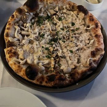 Crossroads Kitchen - mushroom pizza - Vegan Near Me - Los Angeles, California Crossroads Kitchen - mushroom pizza - Vegan Near Me - Los Angeles, California