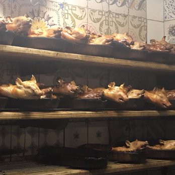 Botín - Piggies lined up ready to make some people happy - Spanish Near Me - Madrid, M