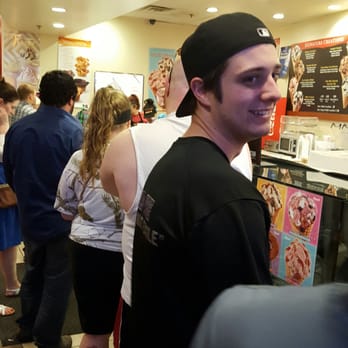 Cold Stone Creamery - Always busy in the summer - Ice Cream & Frozen Yogurt Near Me - Eau Claire, Wisconsin