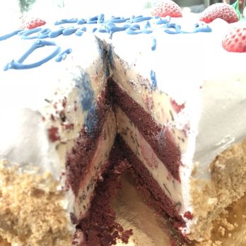 Cold Stone Creamery - Inside of the cake - Ice Cream & Frozen Yogurt Near Me - Hudson, Ohio