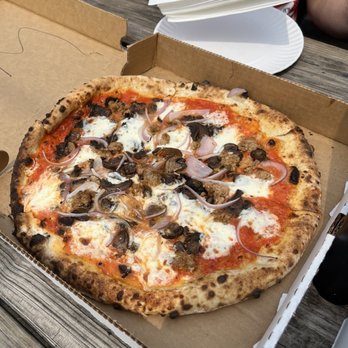 Roberta's - Sausage & mushroom - Pizza Near Me - Brooklyn, New York Roberta's - Sausage & mushroom - Pizza Near Me - Brooklyn, New York
