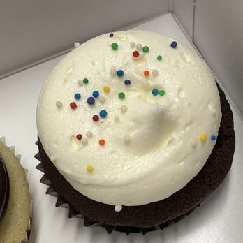 Georgetown Cupcake - Chocolate Birthday Cupcake - Cupcakes Near Me - Washington, DC, District of Columbia