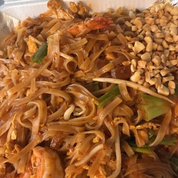 Thai Dishes Valencia - 51. Royal pad Thai - Thai Near Me - Valencia, California