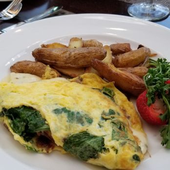 Cafe Sierra - Gouge me Hilton $18 - New American Near Me - Universal City, California Cafe Sierra - Gouge me Hilton $18 - New American Near Me - Universal City, California