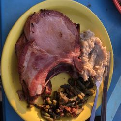Howdy's - Smoke pork chops