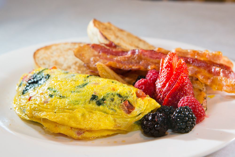 BLUE BISTRO Updated August 2024 40 Photos & 41 Reviews 1086 Weirs