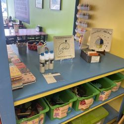 u Paint Pottery Studio - Craft table