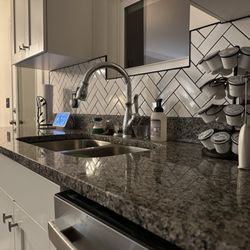 Carolina Flooring & Cabinets - Sink area tile