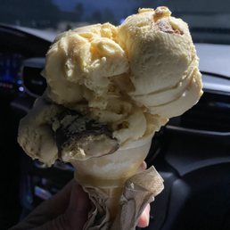 Small vanilla with Butterfinger candy. Small vanilla with Butterfinger candy.