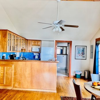 Jenner Inn - Kitchen - Hotels Near Me - Jenner, California Jenner Inn - Kitchen - Hotels Near Me - Jenner, California