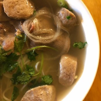 Green Lemongrass - Large House Special pho with meatballs, onions and rare beef $9 - Vietnamese Near Me - Vancouver, British Columbia