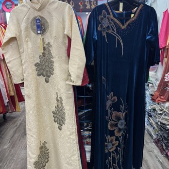 Moons Fashion - Mature styles - Traditional Clothing Near Me - Westminster, California Moons Fashion - Mature styles - Traditional Clothing Near Me - Westminster, California