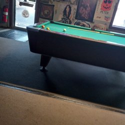 Knucklehead Red’s - Pool table