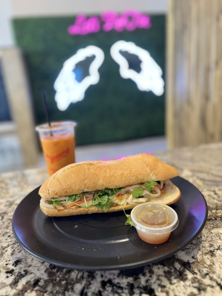 Yummy Banh Mi Logo