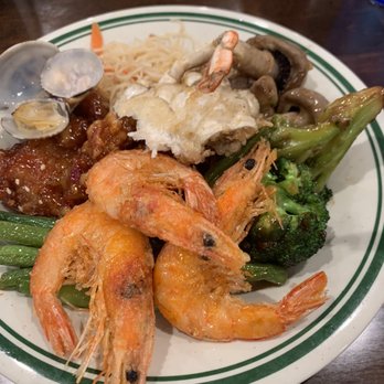 Flaming Buffet - Deep fried shrimp, broccoli, green beans, sesame chicken, clams, crab, mushrooms - Chinese Near Me - Richardson, Texas