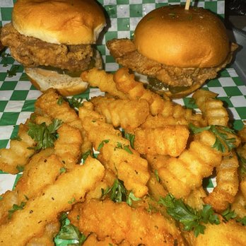 Elle Dallas - Sunday Sammie's - Dive Bars Near Me - Dallas, Texas