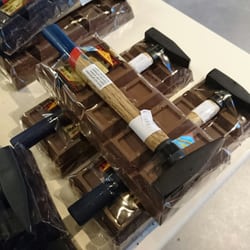 Hajé - Chocolade met een hamer, in de streeksupermarkt.