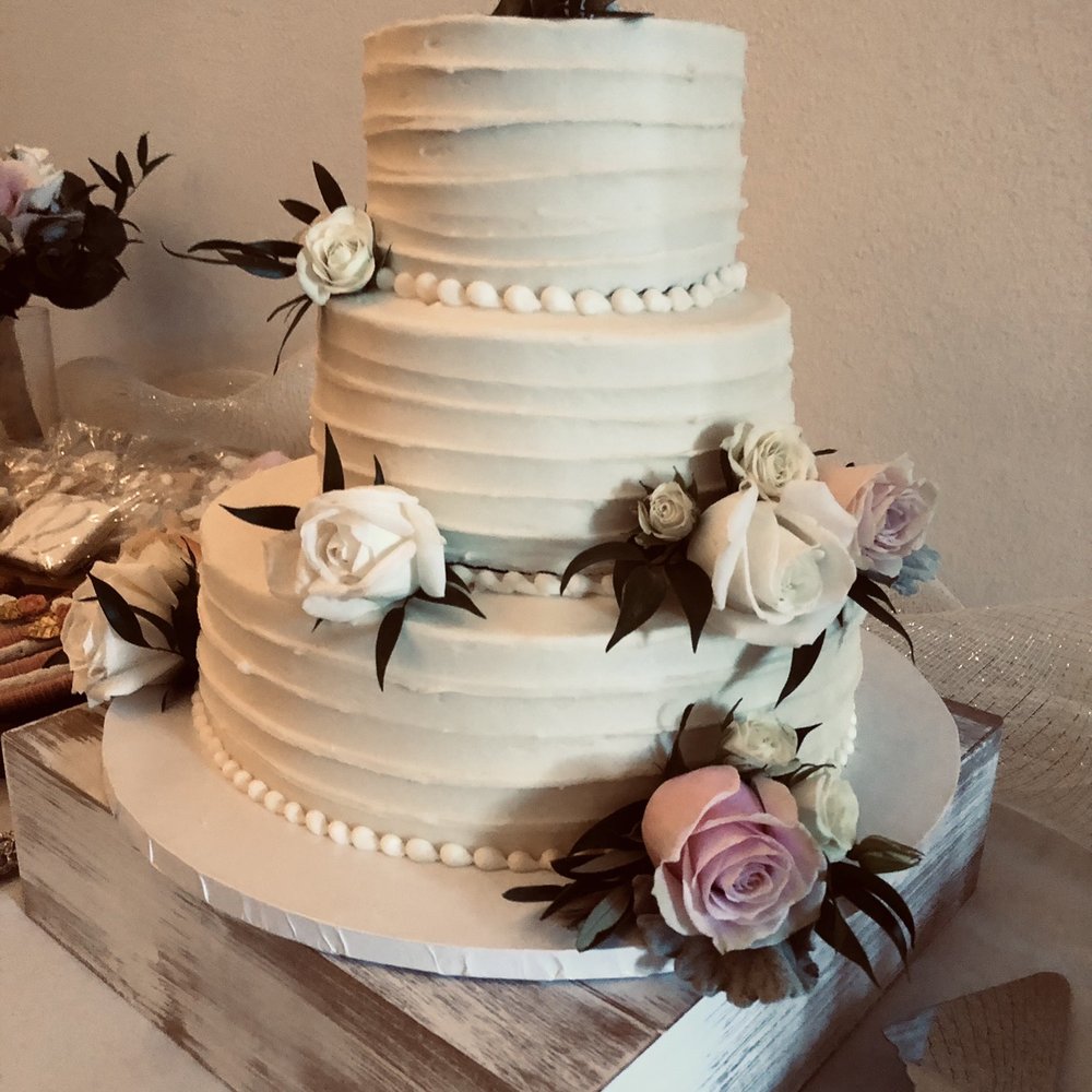 Tutta Bella Florist - Cake with fresh flowers - Florists Near Me - Rancho Cucamonga, California Tutta Bella Florist - Cake with fresh flowers - Florists Near Me - Rancho Cucamonga, California