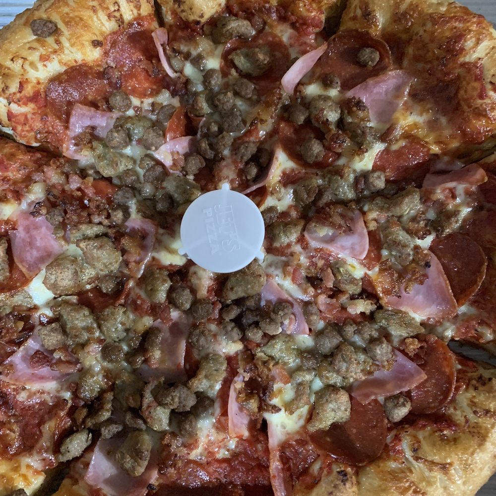 Meaty pizza! Meaty pizza!