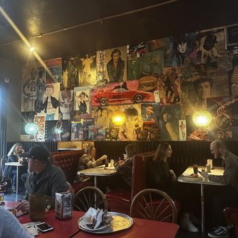 Old School Pizzeria - Dining area - Pizza Near Me - Olympia, Washington Old School Pizzeria - Dining area - Pizza Near Me - Olympia, Washington