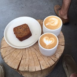Two lattes and banana bread