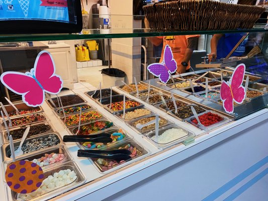 Whip'n Dip Ice Cream Shop by null