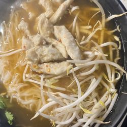 Mai's Thai - Pho Thai with chicken