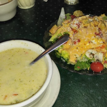 Ferlito's Restaurant - New England Clam Chowder and Salad - Pizza Near Me - Grosse Pointe Woods, Michigan