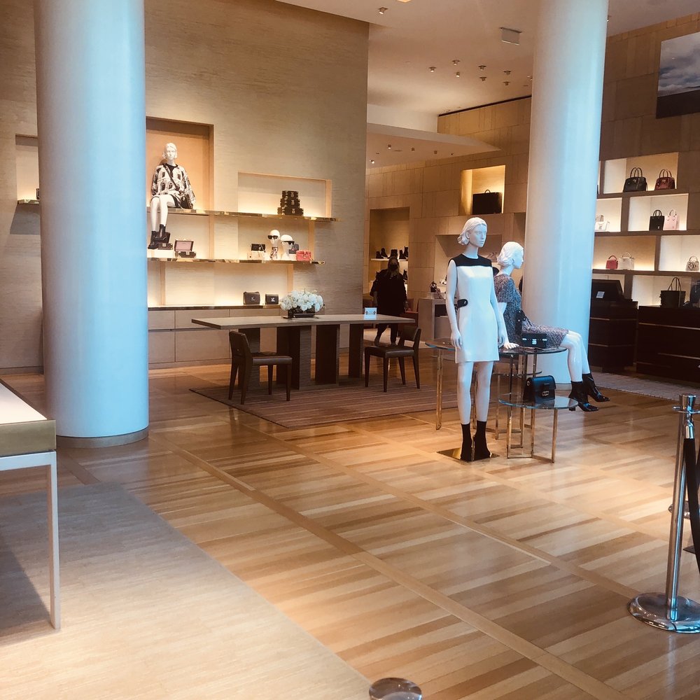 Louis Vuitton Manhasset - Inside - Leather Goods Near Me - Manhasset, New York