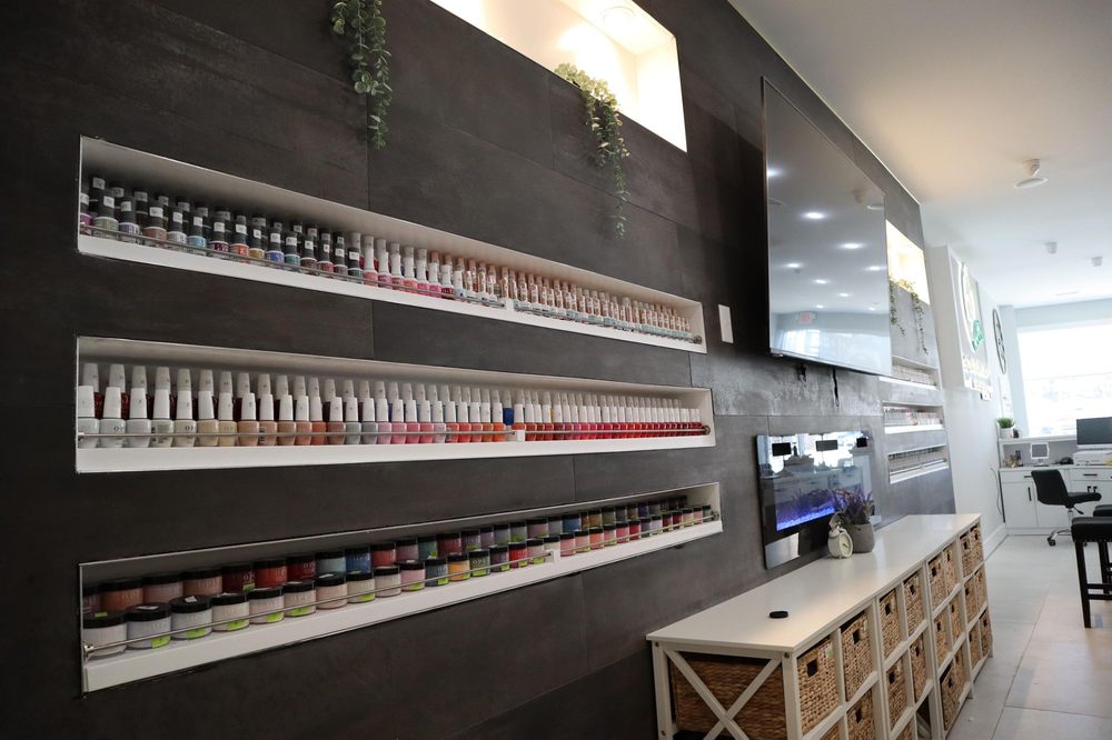 SIGNATURE NAIL BAR AND LOUNGE Updated September 2024 42 Photos 43