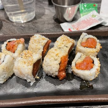 Shoma Bazaar - Spicy salmon roll, basic but delivered - Breakfast & Brunch Near Me - Doral, Florida