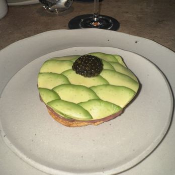 Em Restaurante - Tuna tostada with avocado and caviar - Mexican Near Me - México, D.F., DIF