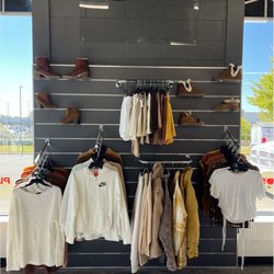 Plato's Closet -  Novi