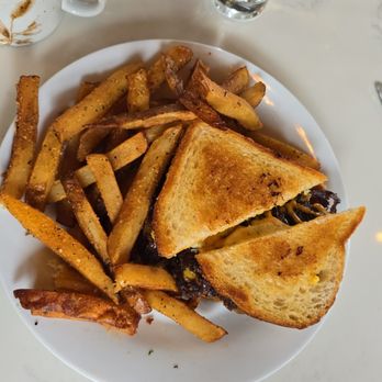 Uncle Wolfie's Breakfast Tavern - Wolfie's Patty Melt - Breakfast & Brunch Near Me - Milwaukee, Wisconsin