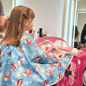 Moj Salon - Toddler girl's haircut - Kids Hair Salons Near Me - Beverly Hills, California Moj Salon - Toddler girl's haircut - Kids Hair Salons Near Me - Beverly Hills, California