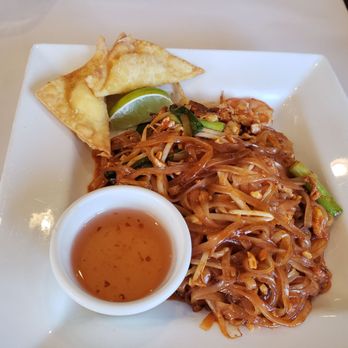 Pacific Bistro - Shrimp pad thai - Seafood Near Me - Delafield, Wisconsin