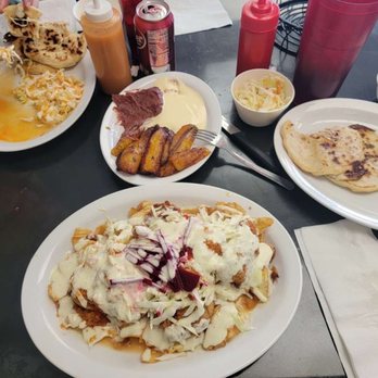 Tierra Cuscatleca Restaurant - Pollo con tajadas - Salvadoran Near Me - Conroe, Texas