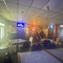 County Line Bar & Grill - Nice people chatting