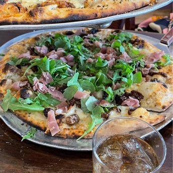Rail Trail Flatbread - Bars Near Me - Hudson, Massachusetts