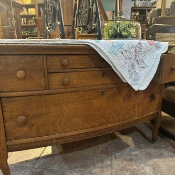 Peddler's Post - Antiques Near Me - Bethany, Missouri