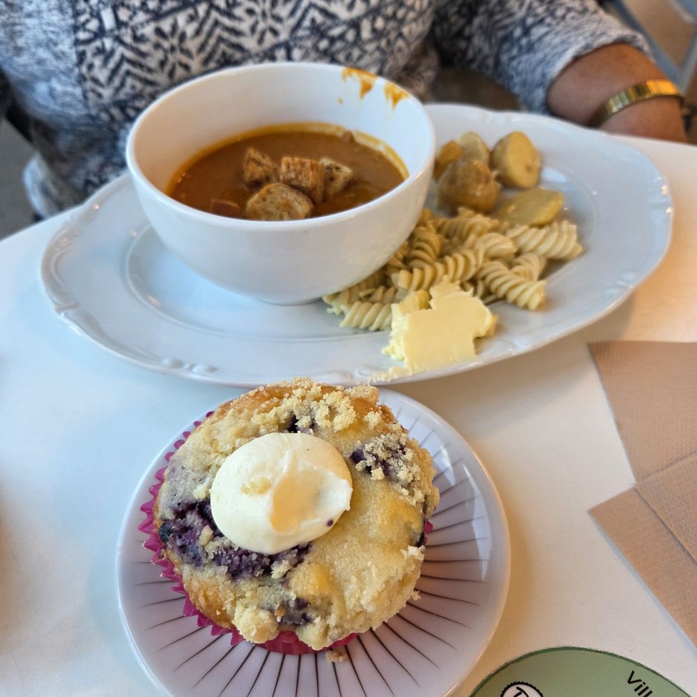 Roots - Soup, pasta (included with soup) and blueberry muffin - Cafes Near Me - Göteborg, O