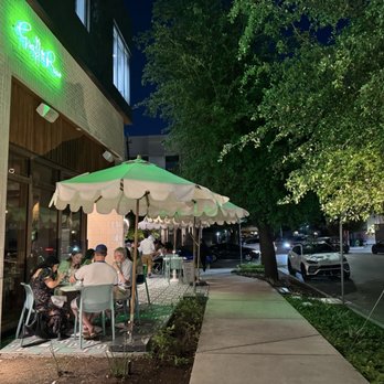 Graffiti Raw - Patio and entrance - Seafood Near Me - Houston, Texas