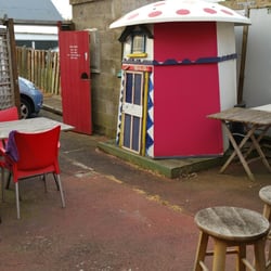 M S Dessert - Outside seating area