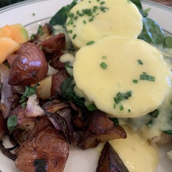 Willow Wood Market Cafe - Eggs Florentina - Breakfast & Brunch Near Me - Graton, California