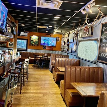 Stone Hut Bar & Grill - seating and tvs - American Near Me - Walla Walla, Washington