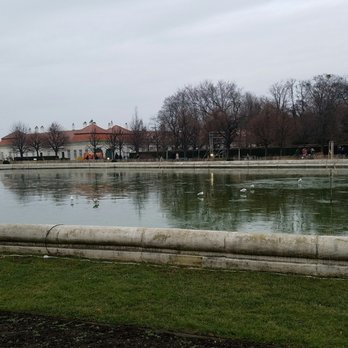 Belvedere - Birds walking on top - Castles Near Me - Vienna, 9