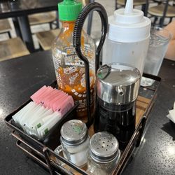 H Pho Asian Bistro - Hard to tell from this photo, but the sriracha looks like it's been sitting out for a long time--starting to turn a brownish orange color...